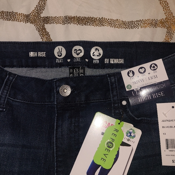 NWT !!FASHION NOVA JEANS - Picture 4 of 5